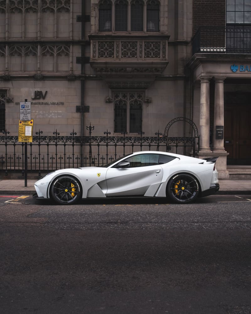Widebody Ferrari 812 Superfast, London